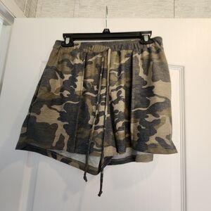 Blakeley Designs Women's Camouflage Shorts Size S/M BNWOT